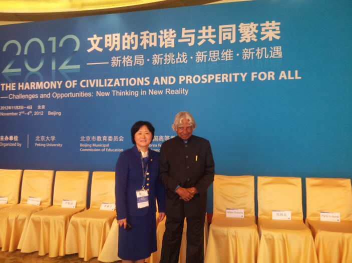 인도전총통과 신경숙회장님기념촬영1